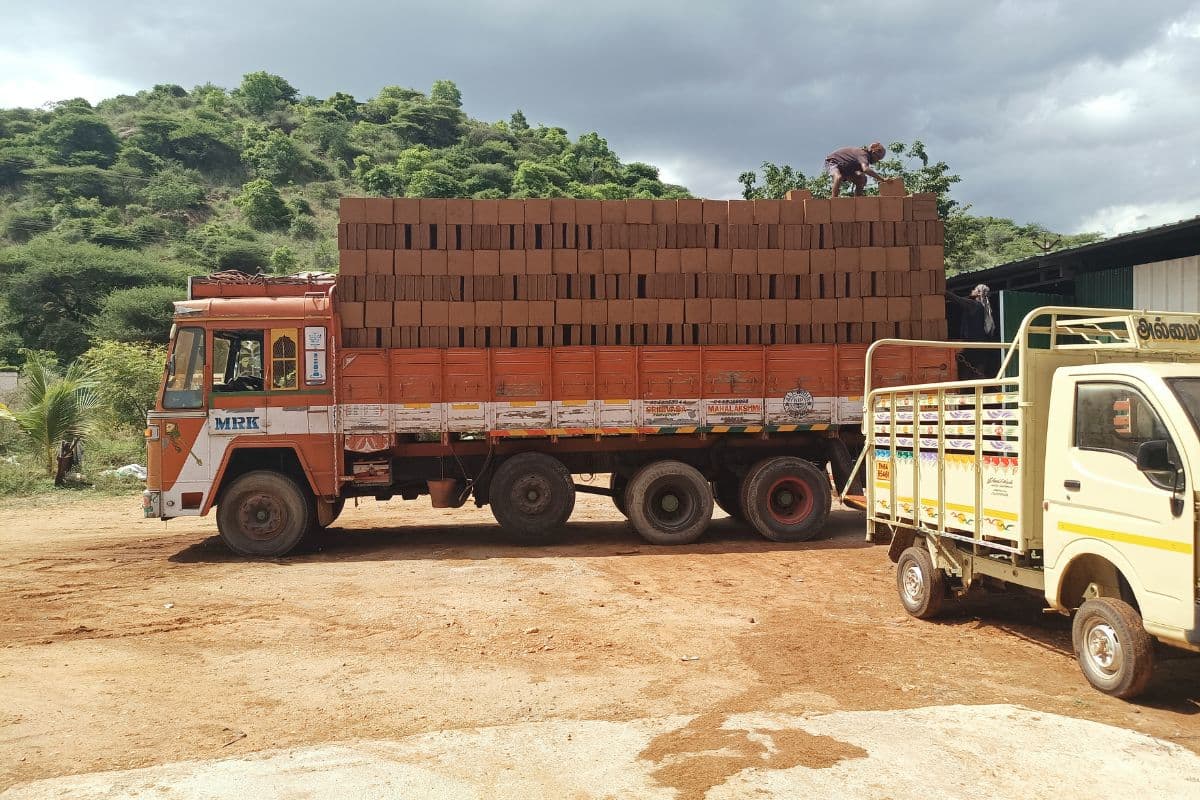 5-kg-coco-peat-blocks.jpg