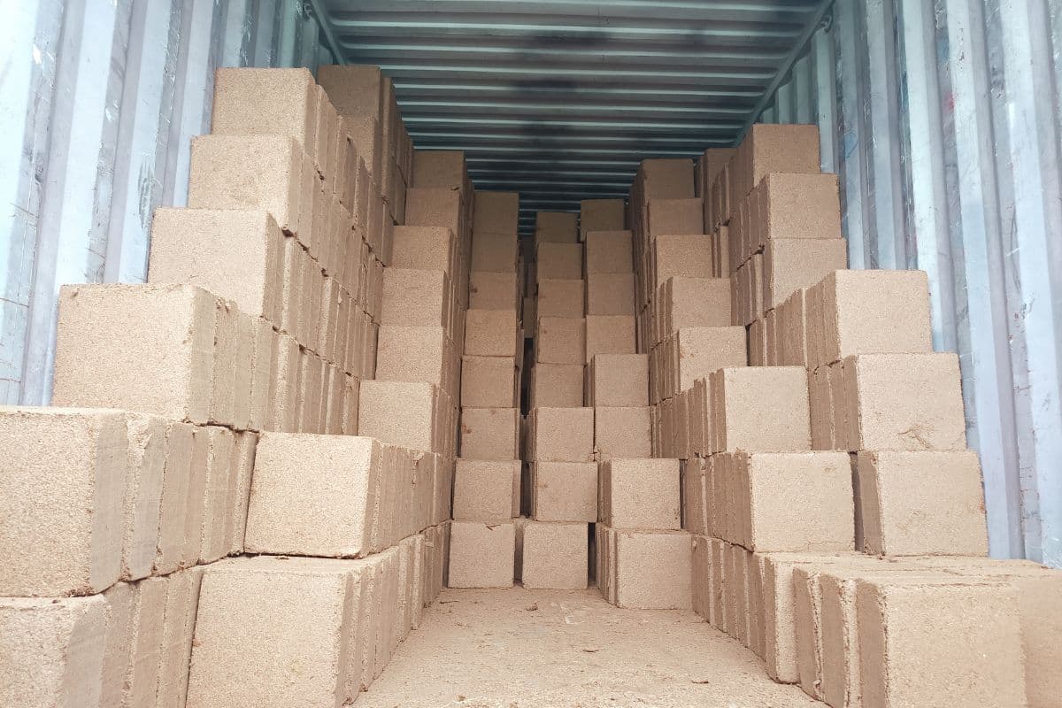 Cocopeat-blocks-in-container-ready-for-export.jpg