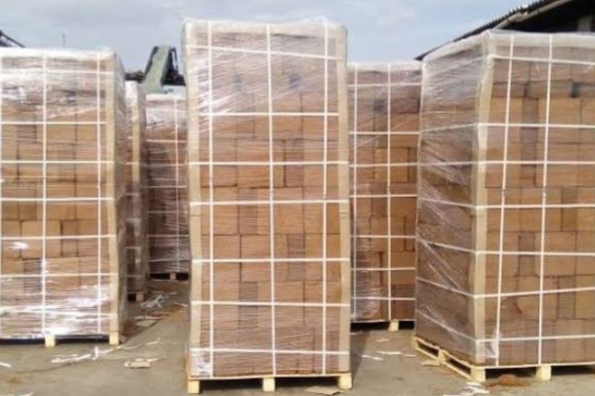 Coir-pith-in-palletzied-packaging.jpg