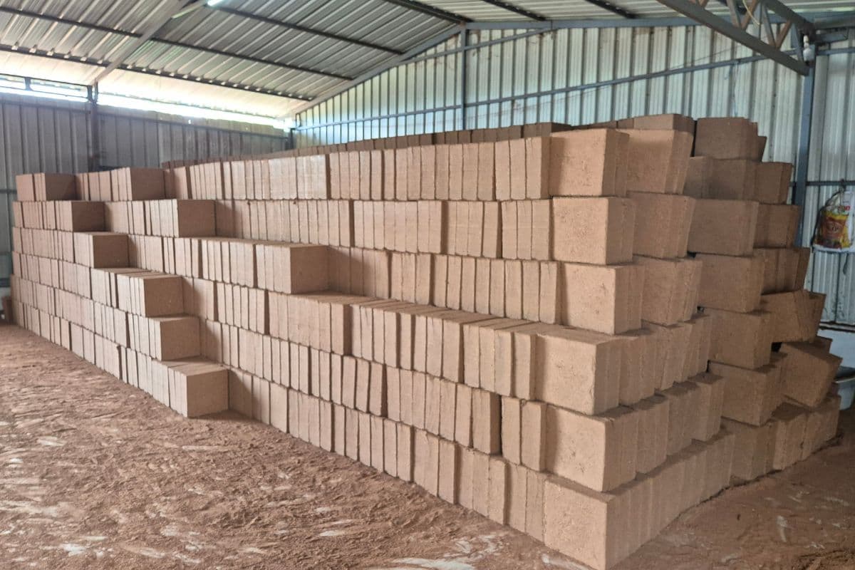 cocopeat-in-warehouse.jpg
