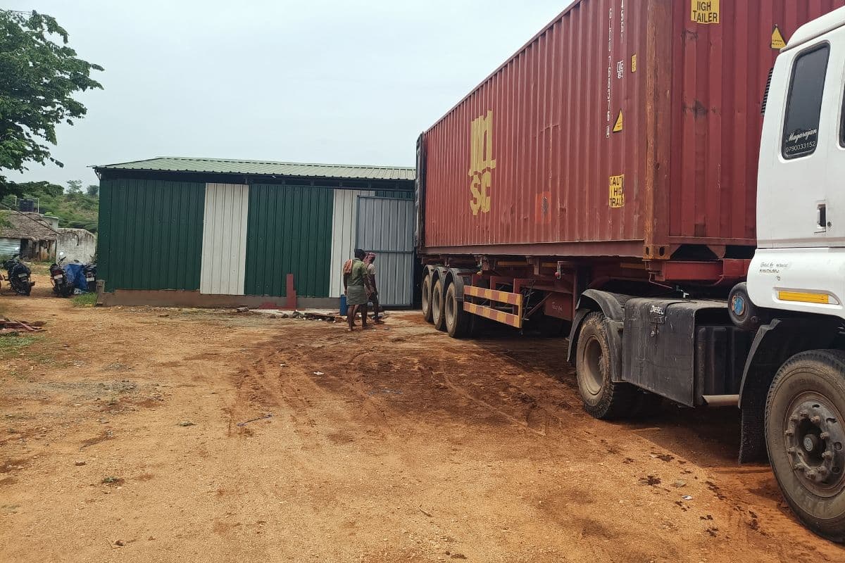 cocopeat-shipment-in-container-at-almighty-coir-warehouse.jpg